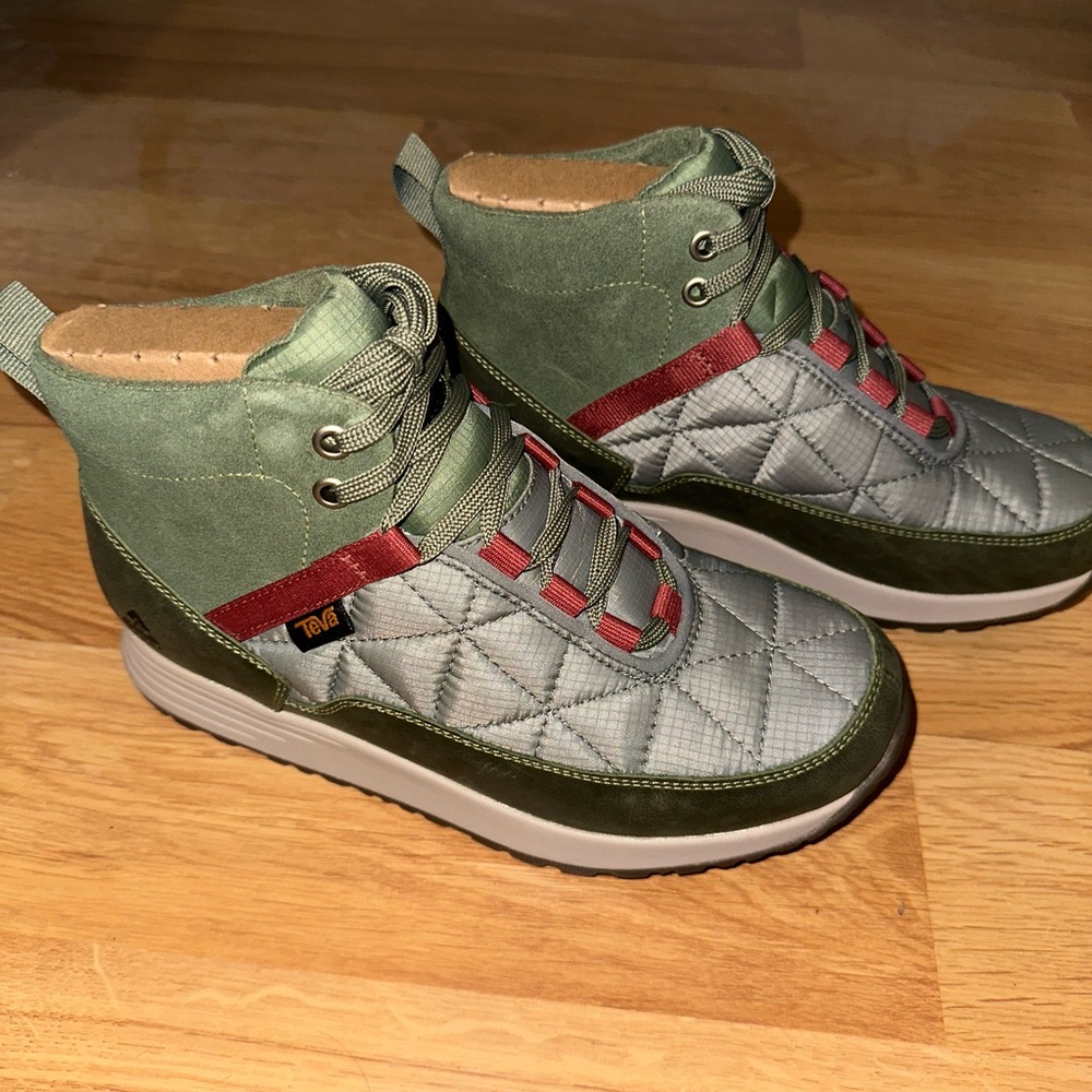 Brand New Women’s Reember Commute Waterproof Boot SZ 7